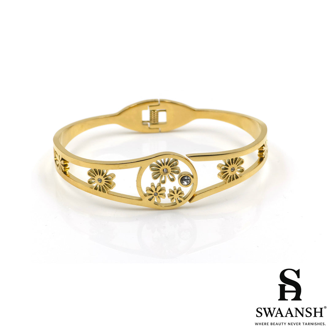 Blosselle Bracelet – Golden Floral Cutout Charm