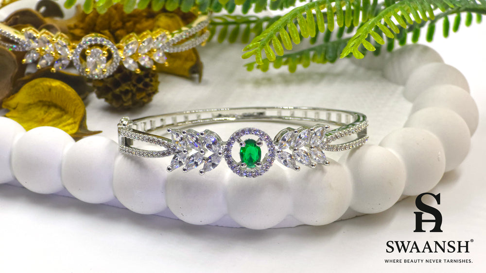 Silver anti-tarnish bracelet with emerald green centerpiece and marquise-cut side crystals – Swaansh