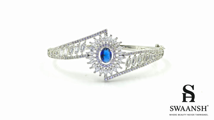 Silver bracelet with royal blue centre stone, surrounded by CZ crown design – BPR115 by Swaansh