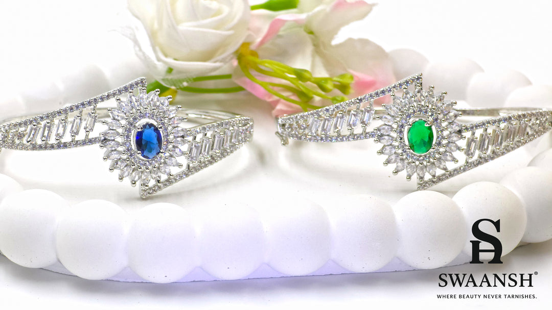 Silver bracelet with royal blue centre stone, surrounded by CZ crown design – BPR115 by Swaansh