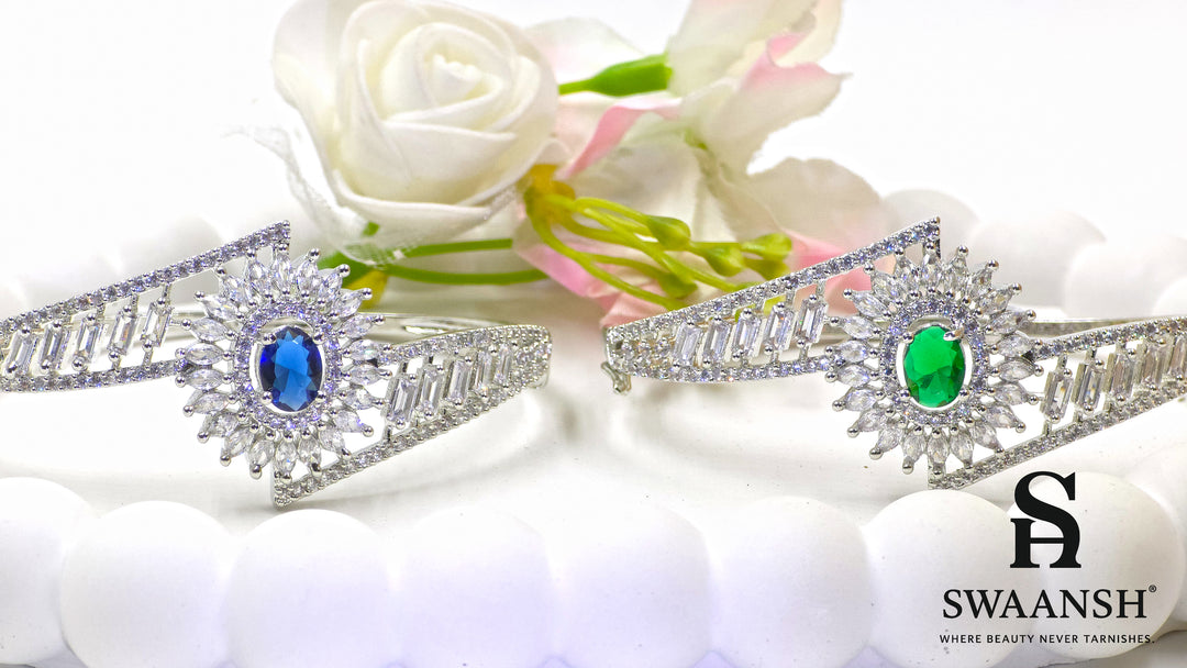 Silver bracelet with emerald green centre stone and crown-like CZ halo – BPR116 by Swaansh