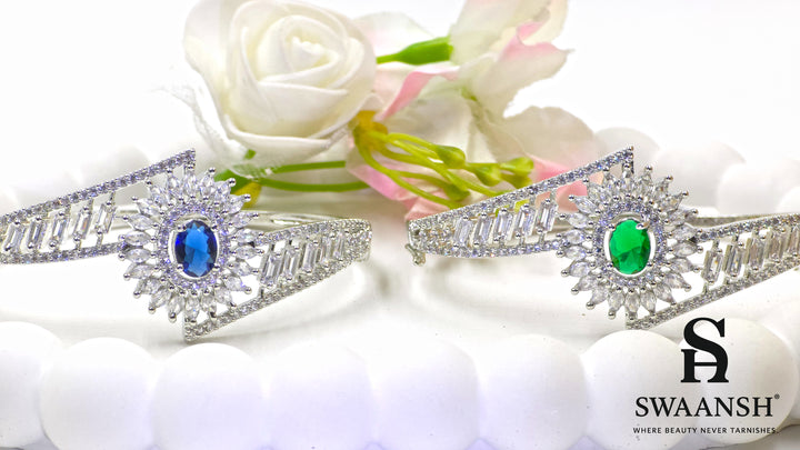 Silver bracelet with emerald green centre stone and crown-like CZ halo – BPR116 by Swaansh