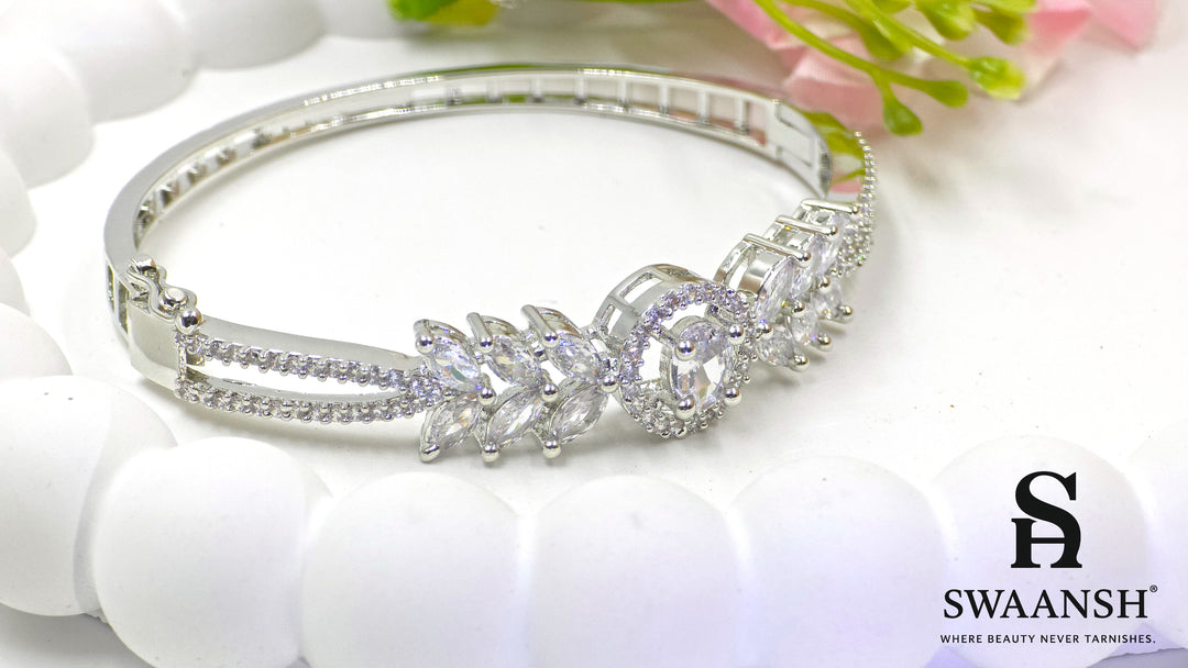 Silver bracelet with oval solitaire and marquise CZ crown pattern – BPR119 by Swaansh