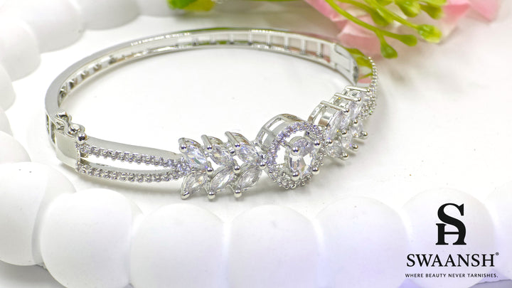 Silver bracelet with oval solitaire and marquise CZ crown pattern – BPR119 by Swaansh