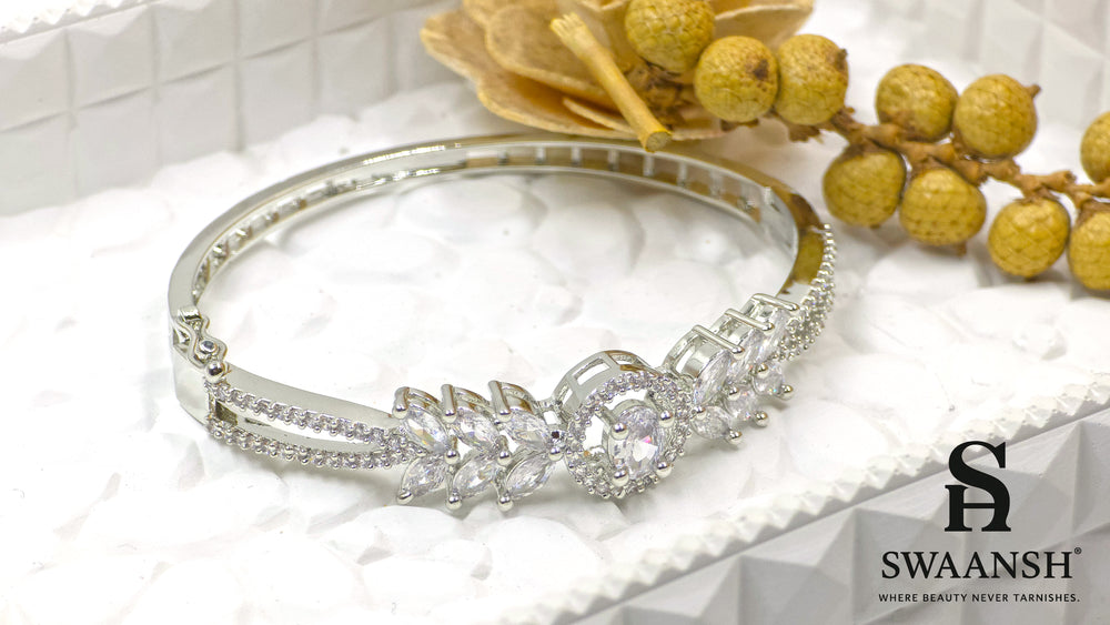 Silver bracelet with oval solitaire and marquise CZ crown pattern – BPR119 by Swaansh