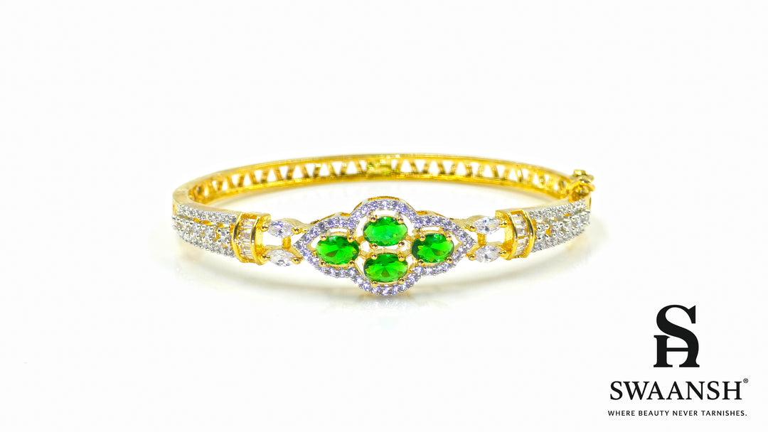 Gold bracelet with four oval emerald-green stones in floral cluster – BPR121 by Swaansh