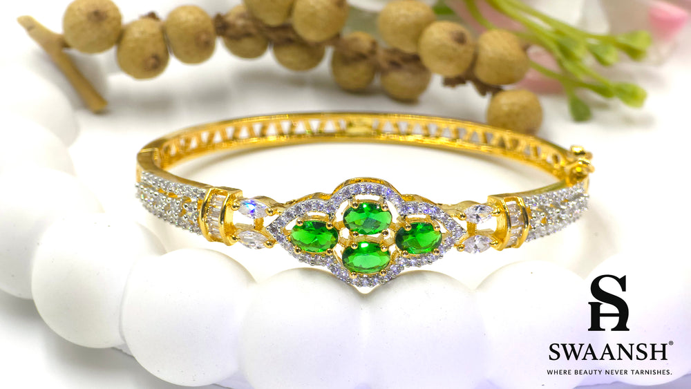 Gold bracelet with four oval emerald-green stones in floral cluster – BPR121 by Swaansh