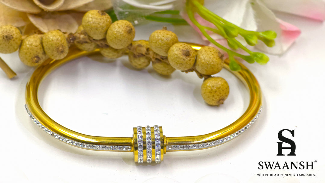 Gold oval bangle bracelet with center CZ triple barrel – BPR122 by Swaansh