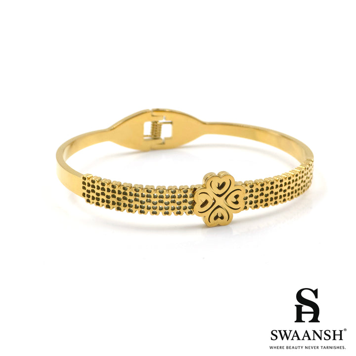 Eloura Bracelet – Golden Mesh Charm