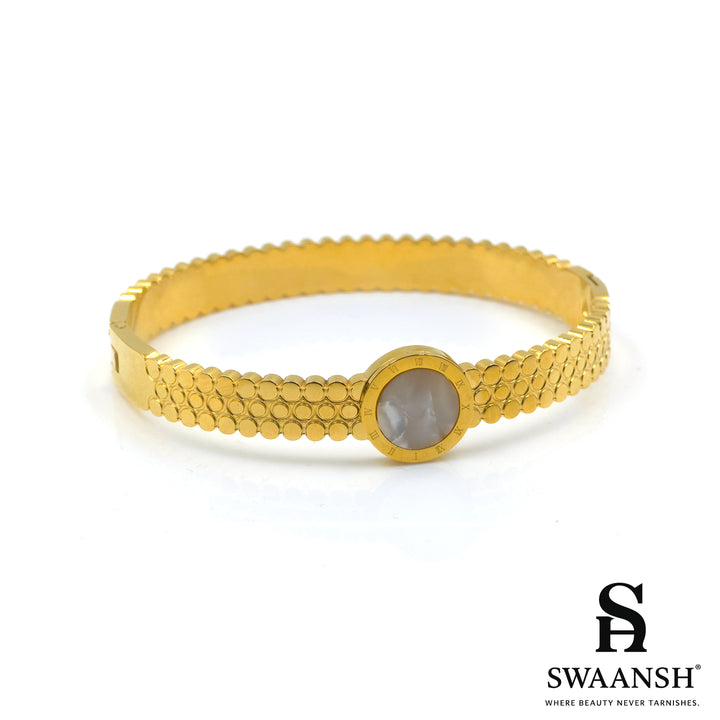 Pearl Radiance Bracelet – Textured Gold Elegance