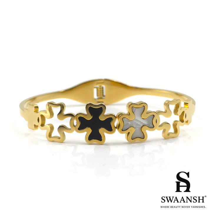 Clover Chic Bracelet – Golden Floral Emblem