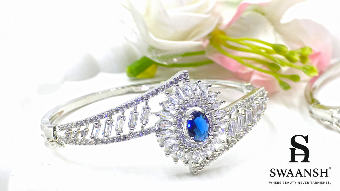 Silver bracelet with royal blue centre stone, surrounded by CZ crown design – BPR115 by Swaansh