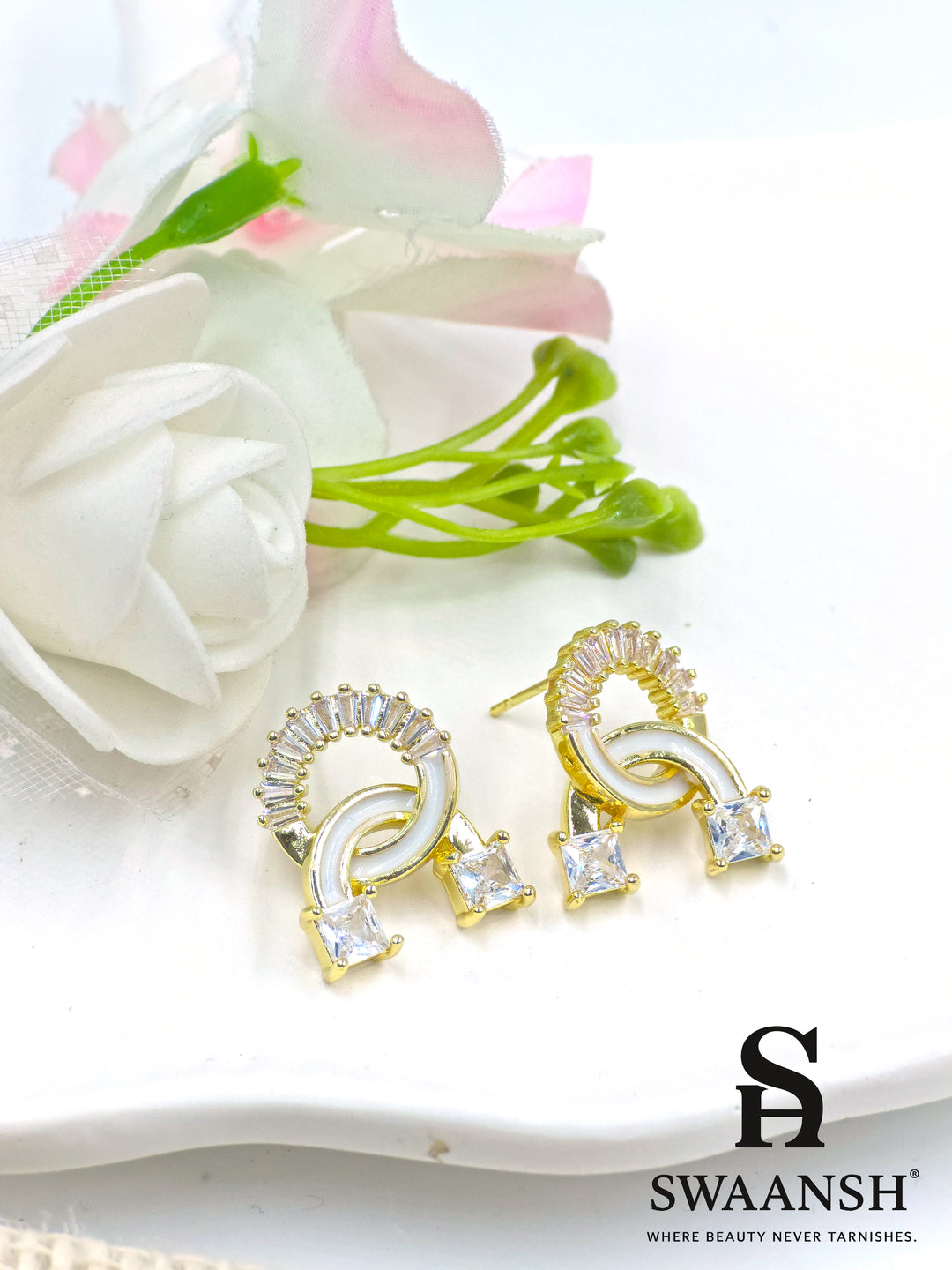 Gold interlinked hoop stud earrings with square crystals and zirconia arc – Swaansh