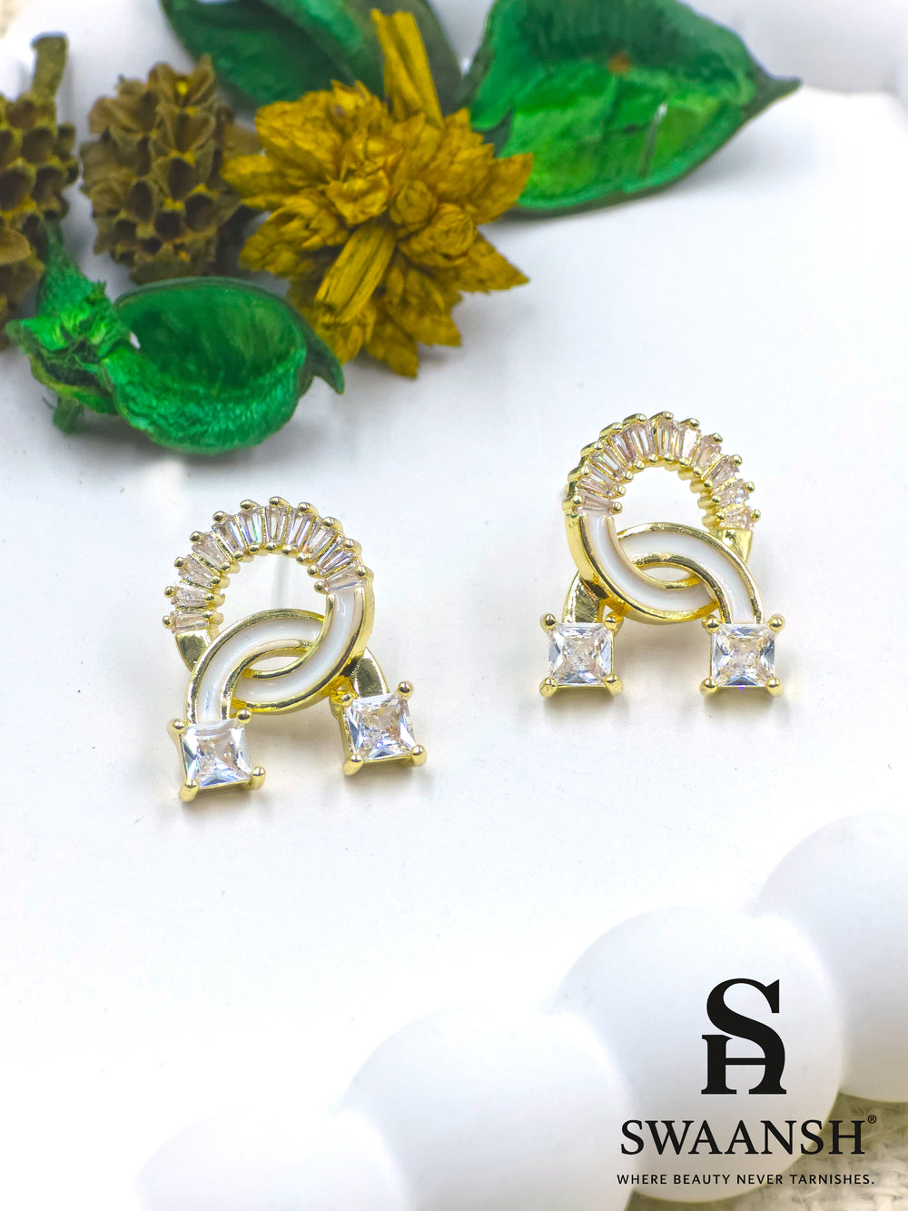 Gold interlinked hoop stud earrings with square crystals and zirconia arc – Swaansh