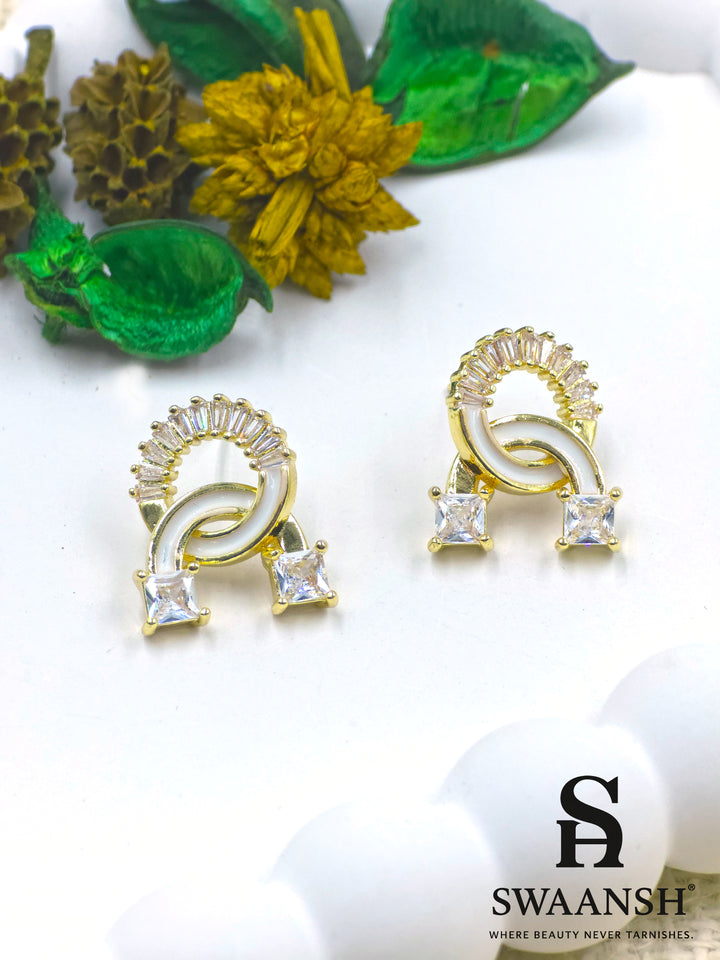 Gold interlinked hoop stud earrings with square crystals and zirconia arc – Swaansh