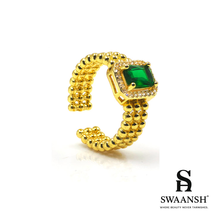 Adjustable gold ring with triple bead band and green emerald-cut zircon – Emerald Luxe Ring by Swaansh